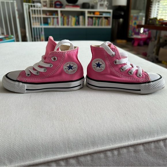 Converse kids high-tops bright pink size 5/21 - Picture 2 of 5